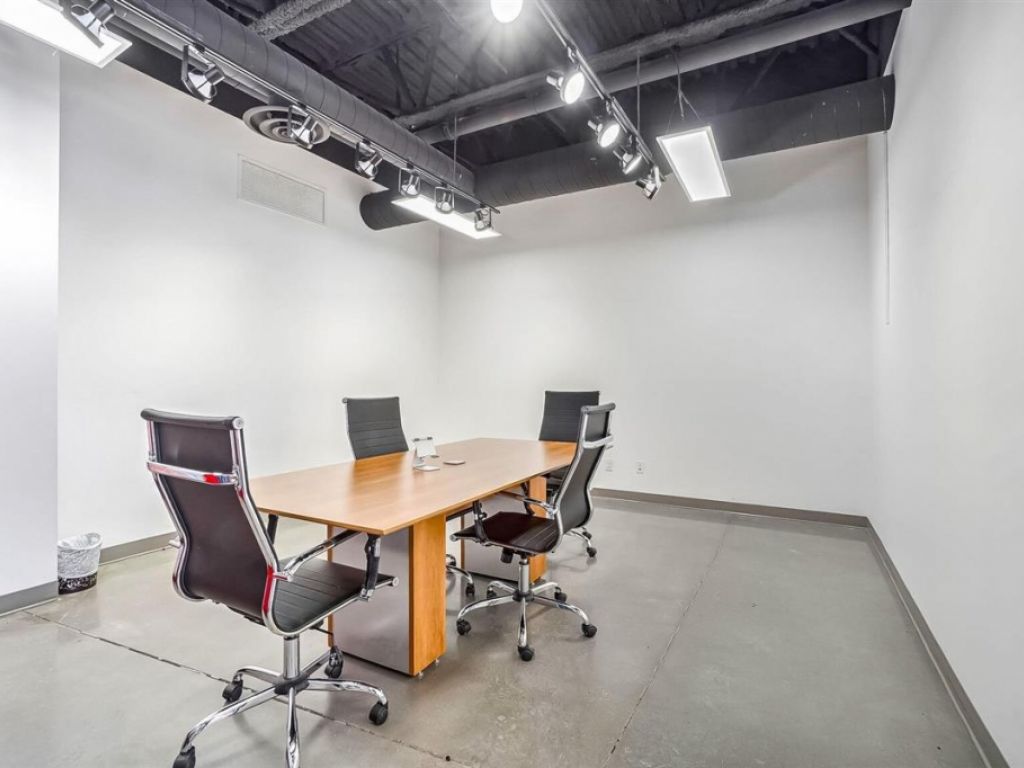 Condo industriel � vendre ou � louer � 4704 Rue Louis-B.-Mayer, Laval (Chomedey)