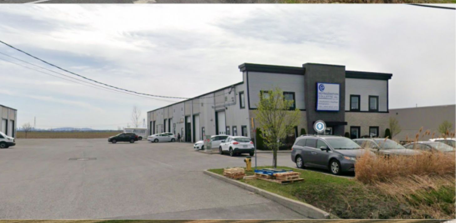 Local industriel cl&eacute; en main � 1 800 pi&sup2; + mezzanine, porte garage 14�, compresseur et racking inclus (Varennes) - &Agrave; louer