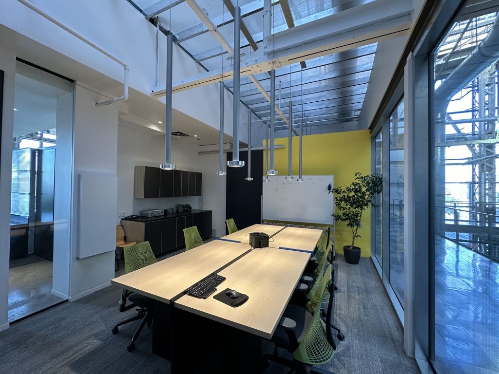 Technop�le Angus     Magnifique espace partag� de 2522 pi ca