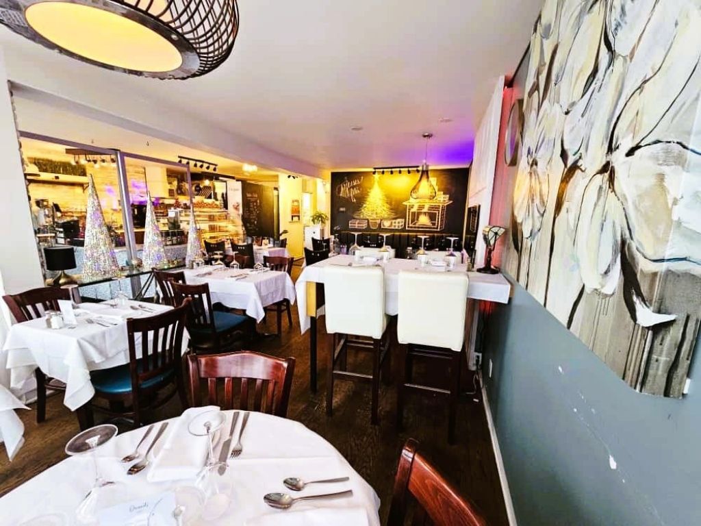 Superbe caf� cl� en main et bien �tabli � La Prairie