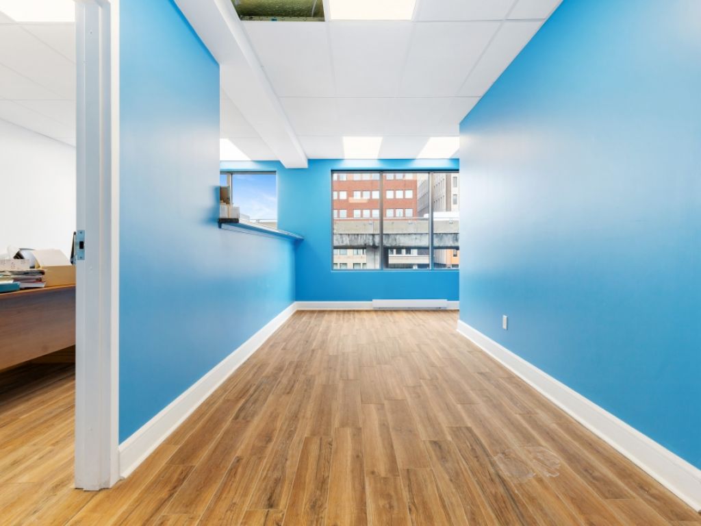 Local commercial avec garage - Emplacement strat�gique - Occupation rapide