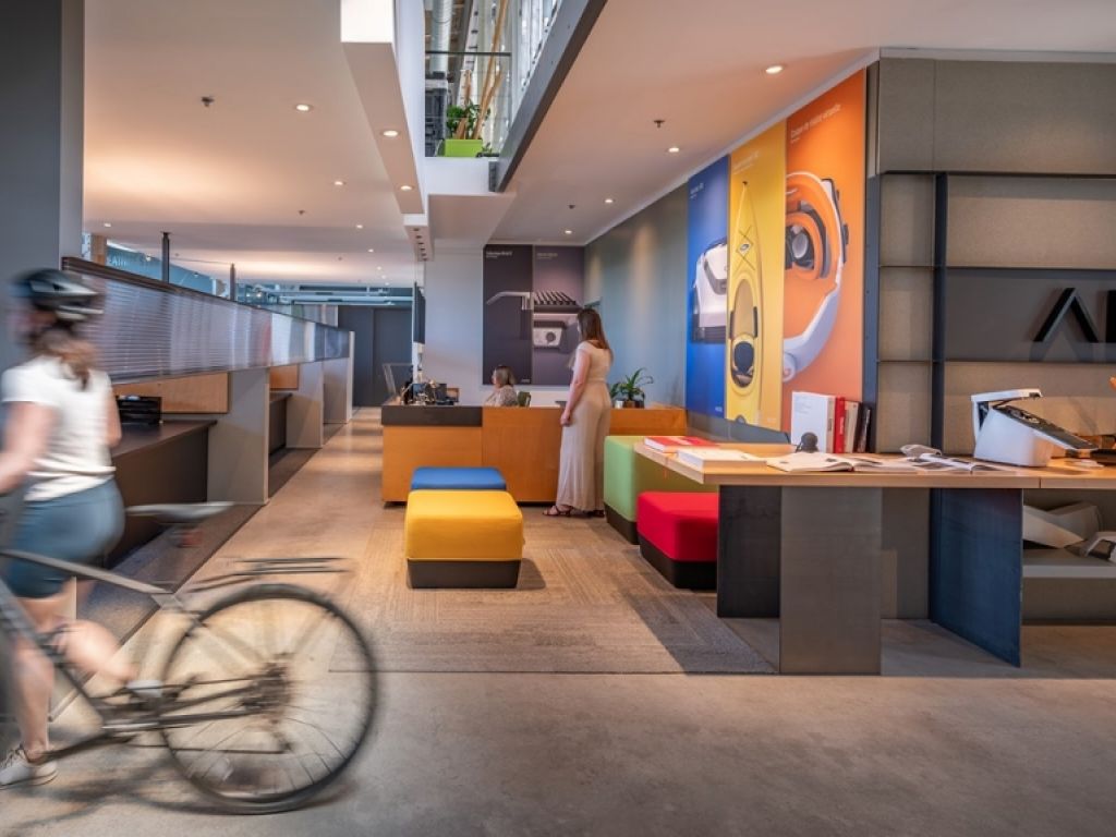 Technop�le Angus     Magnifique espace partag� de 2522 pi ca