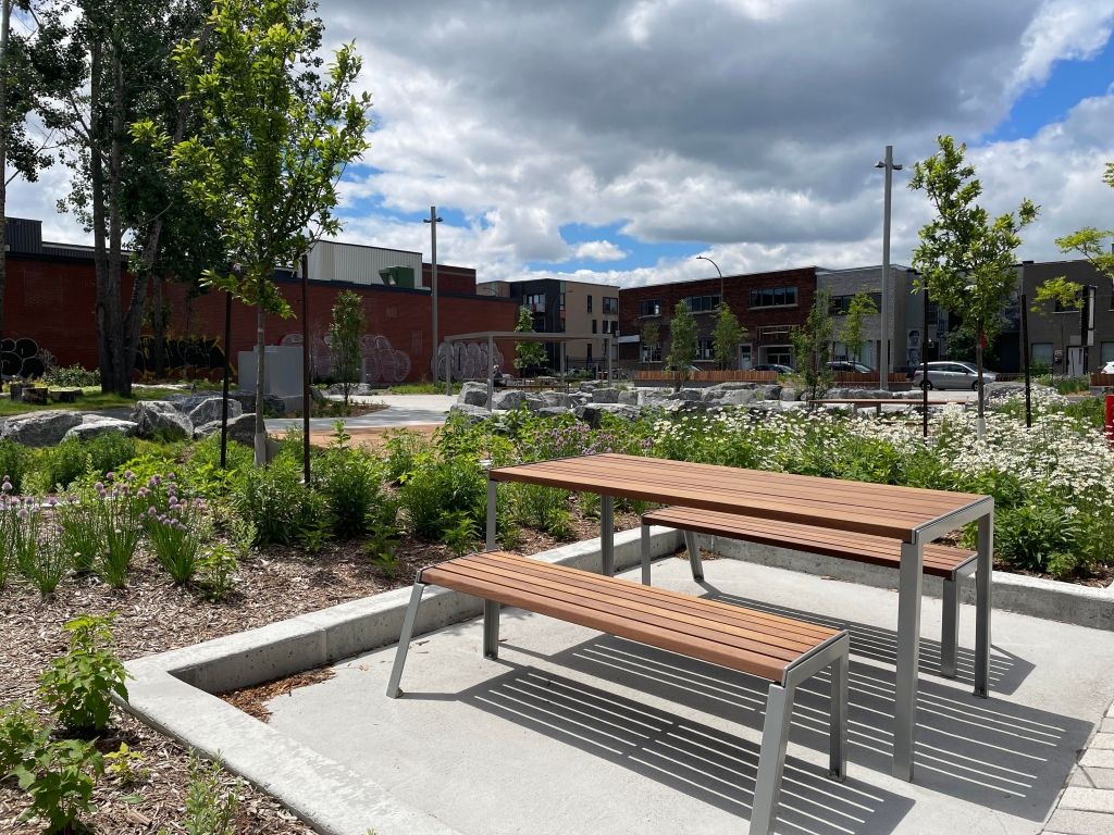 Loft-style Office spaces for rent-District Beaumont-6855 de l'�p�e