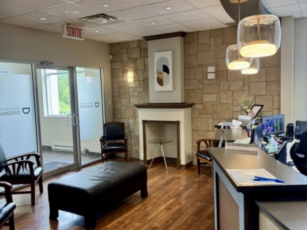  LOCAL COMMERCIAL 2 794 pi� + possibilit� 1 440 pi� suppl�mentaires Id�al pour clinique dentaire ou professionnel de la sant�