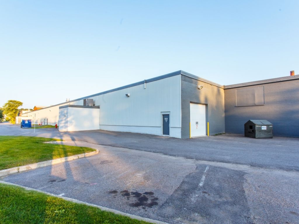 3 950 p.c. � louer / � VOIR