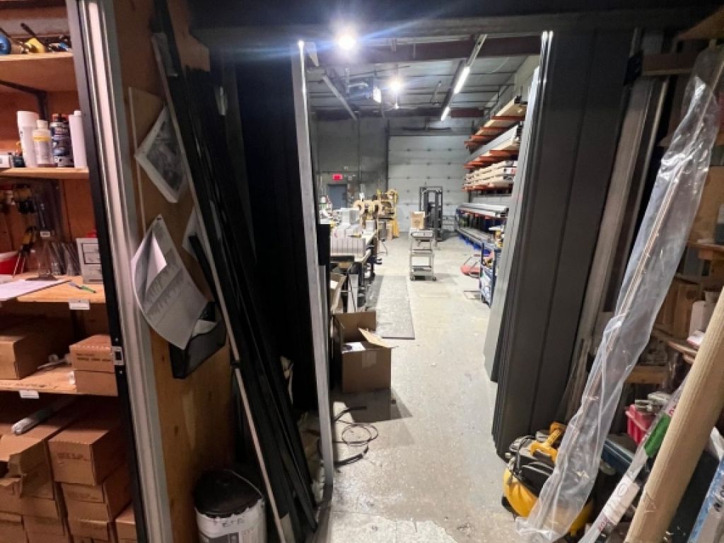 Local commercial � louer (Vente aux d�tails, shop de construction, entreposage, industriel l�ger)