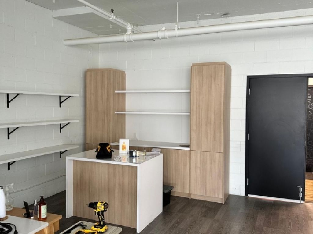 Chabanel | Espace commercial 2100pc - Bureau/Showroom/Entrepot - Rez-de-Chausser - Quai de chargement priv�