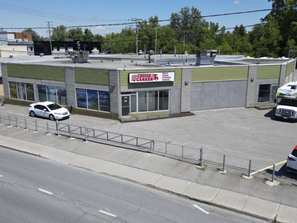 Espace commercial et industriel avec entreposage ext�rieur