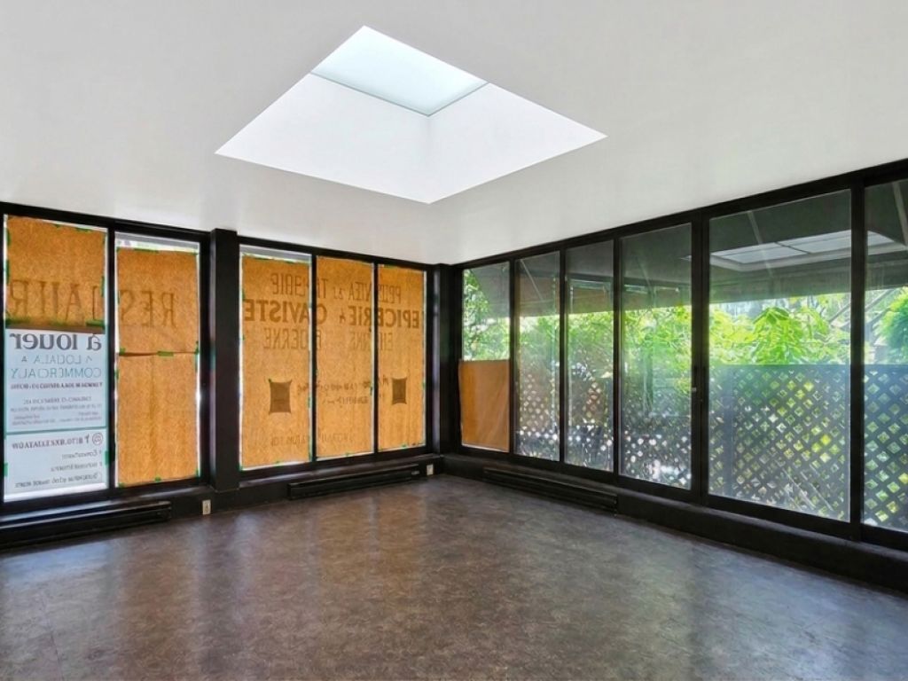 Local de coin � louer � Montr�al, Ville-Marie | 1 459 pi� 