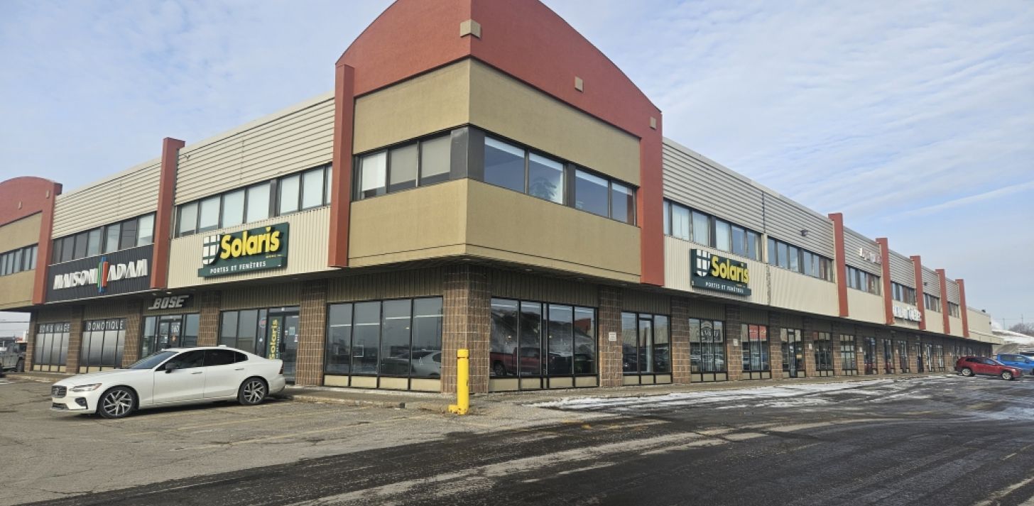 LOCAL COMMECIAL EN FA&Ccedil;ADE SUR RUE BOUVIER - For Rent