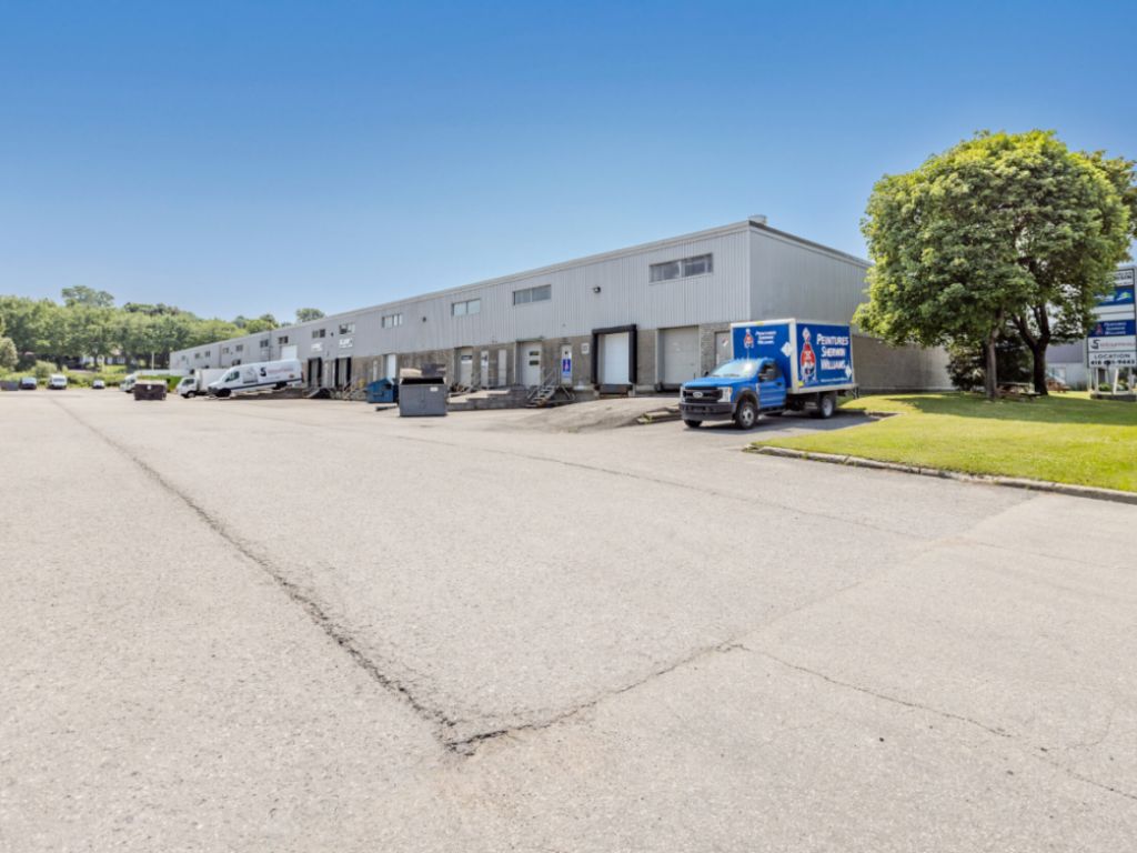 LOCAL INDUSTRIEL - 2525 AVENUE WATT - PARC COLBERT