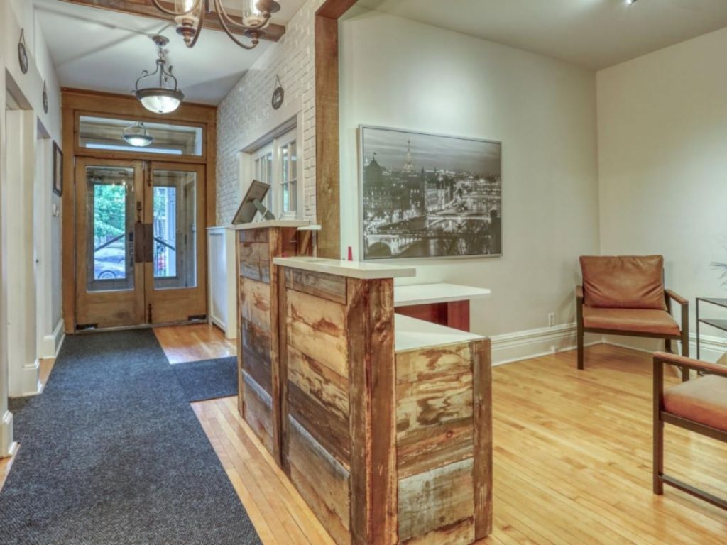 Tr�s grand 5plex semi-commercial � Montr�al