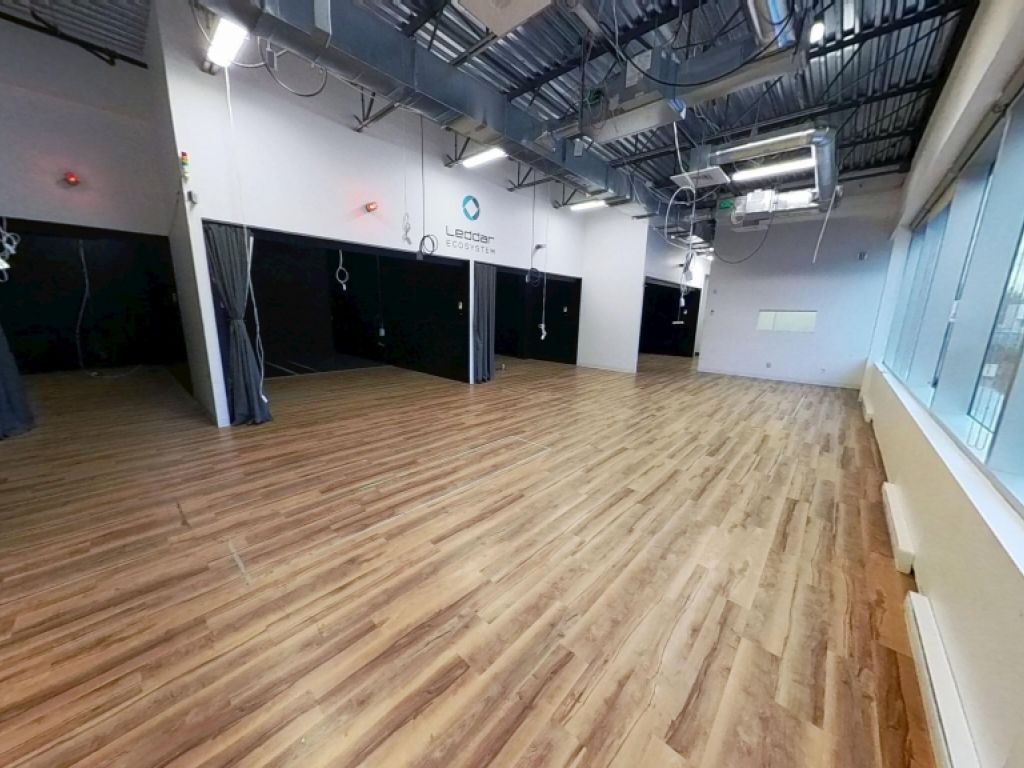 Grand espace commercial avec entrep�t � Qu�bec