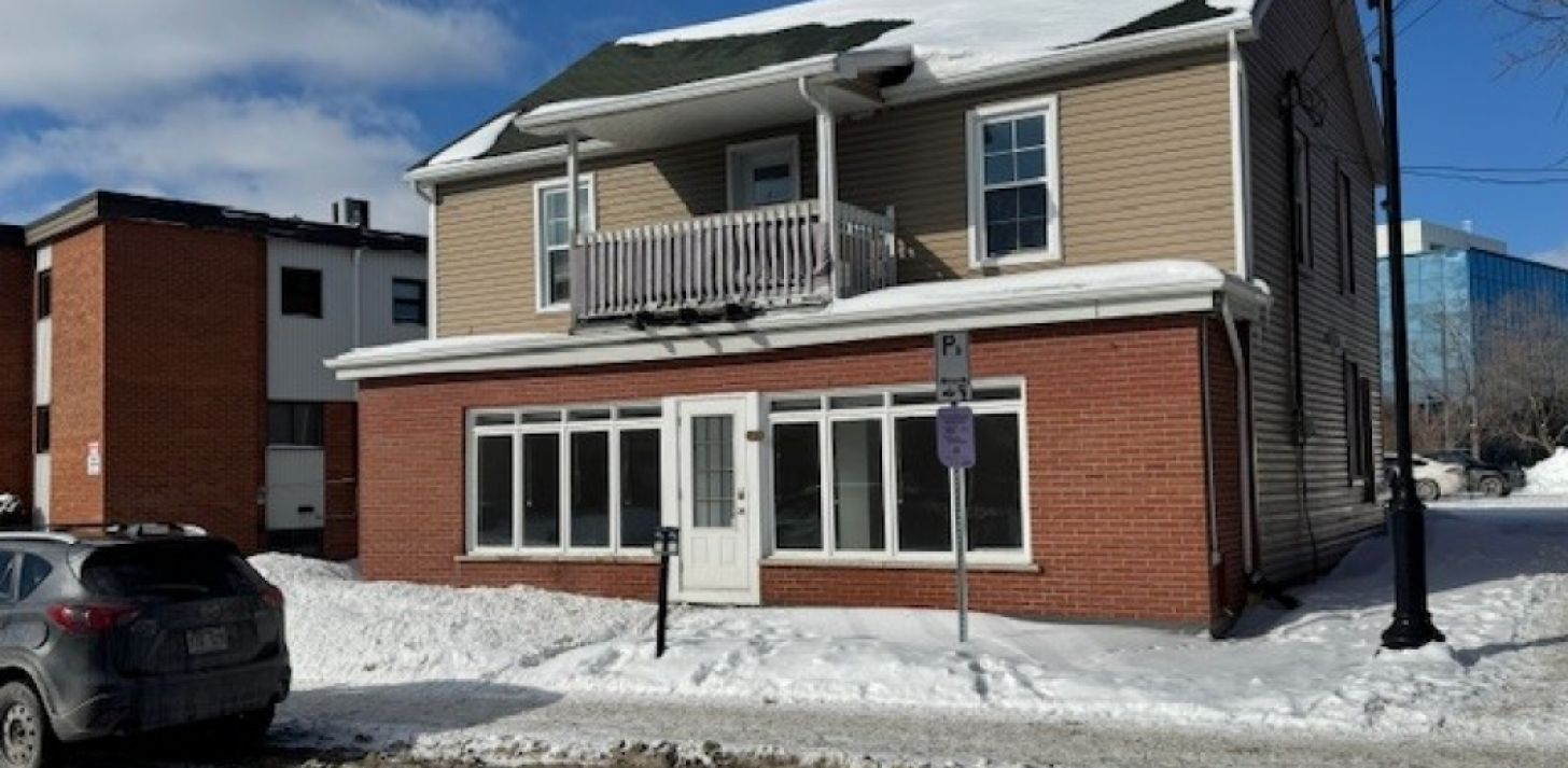 Superbe place d'affaires - Local de 550 pc - &Agrave; louer