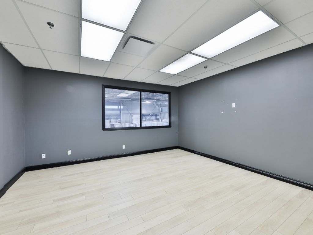 ESPACE COMMERCIAL / INDUSTRIEL � LOUER 