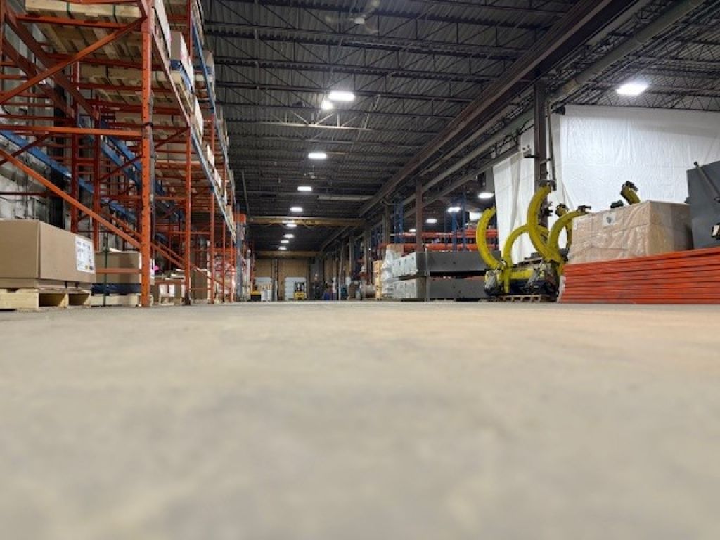 dry and refregirated warehouse available