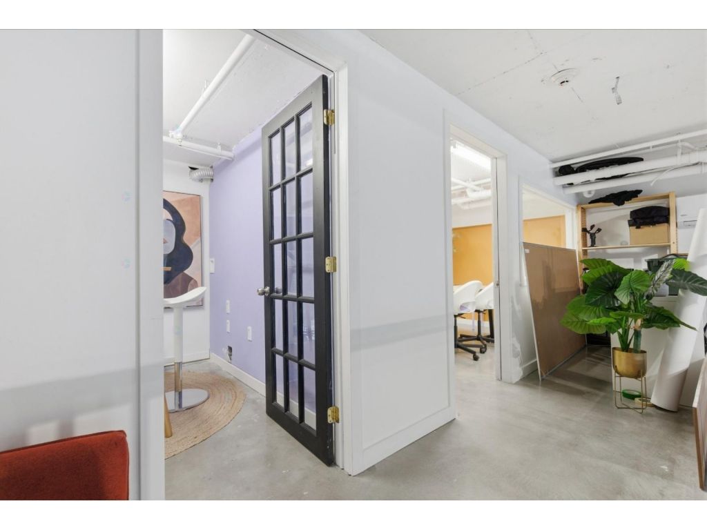 Local commercial professionnel lumineux sur 2 niveaux plateau mont royal 