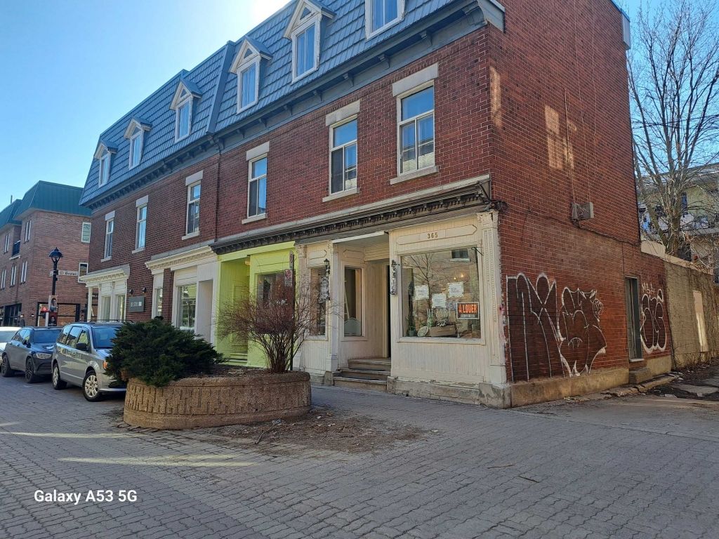LOCAL COMMERCIAL � LOUER SUR LE PLATEAU MONT-ROYAL
