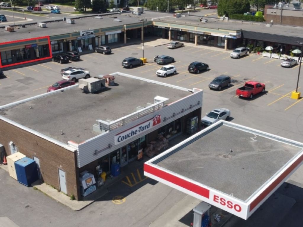 St-Jean - Local commercial de 1 200 pi2 � louer