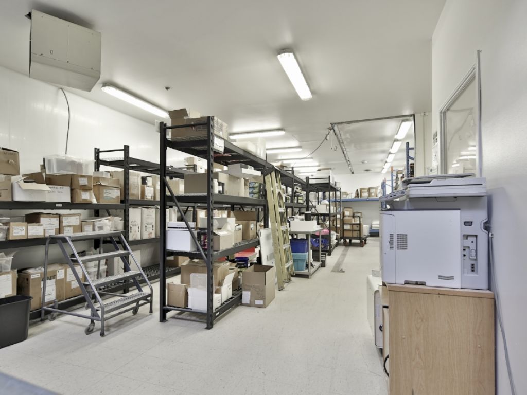 MAGNIFIQUE LOCAL INDUSTRIEL � LOUER