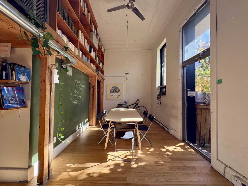 Sous-location de bureaux dans le Mile-End � avec terrasse !