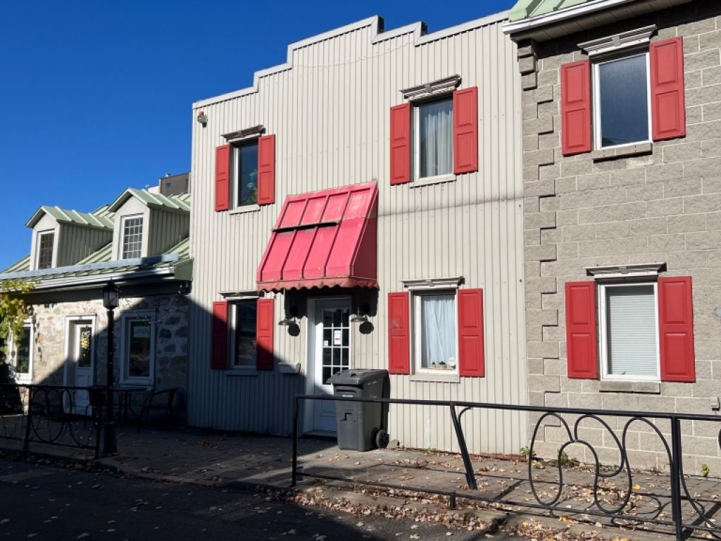 Local commercial � Laval