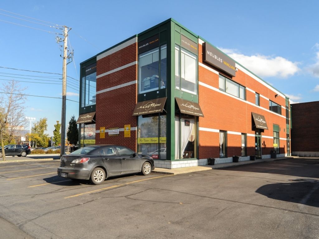 LOCAL COMMERCIAL � LOUER 1250 PIEDS CARR�S