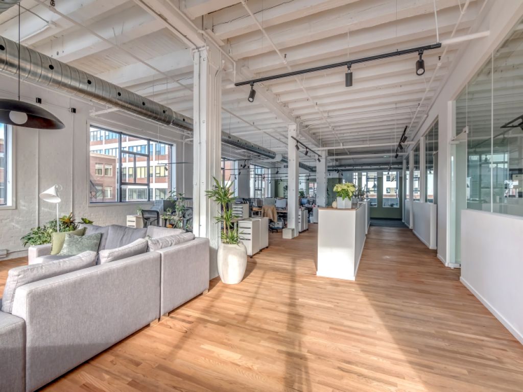 Office and industrial spaces for rent-District Beaumont-6833 De L'�p�e