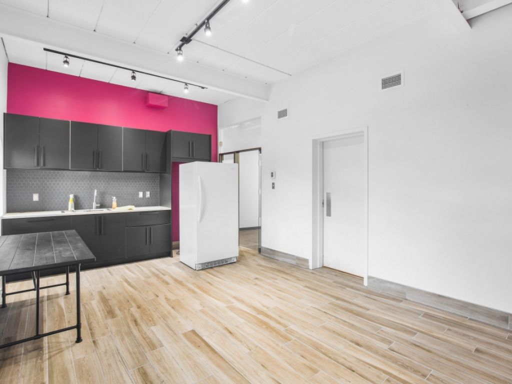 Bureau de 2875 pc dans un b�timent centenaire de Longueuil