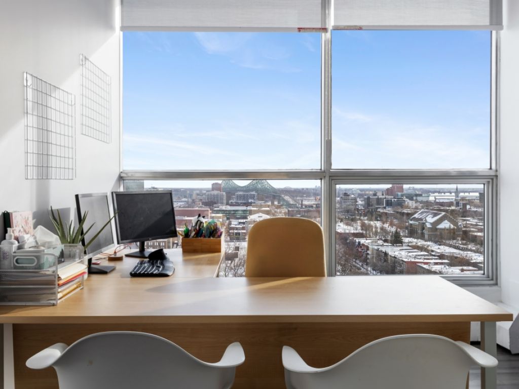 SOUS-LOCATION � PETIT BUREAU CL� EN MAIN