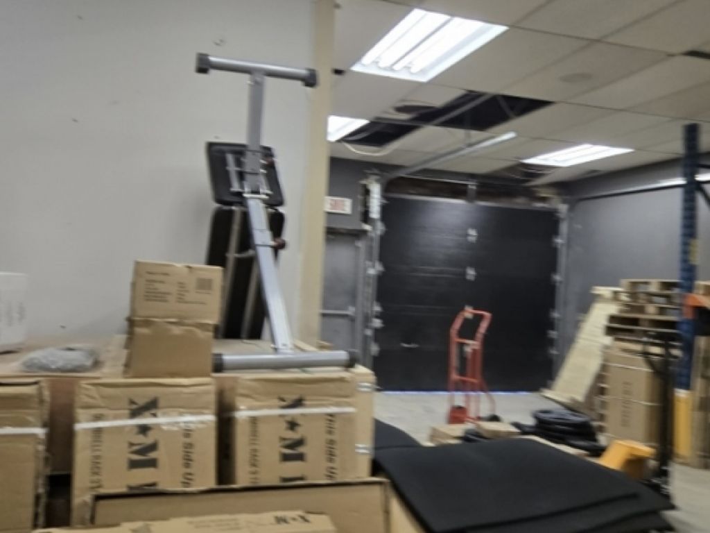 Local a louer 2200p.c. ou 4360 p.c.