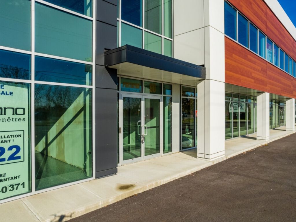 Local comm. et bureaux neufs 2000 � 6316 pc La Prairie