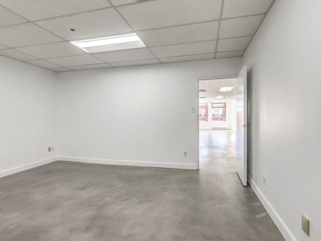 Loft-style Office spaces for rent-District Beaumont-6855 de l'�p�e