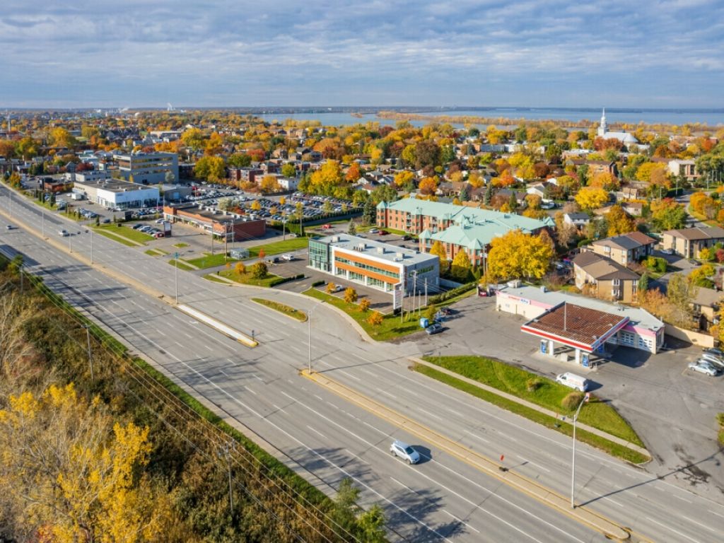 Local comm. et bureaux neufs 2000 � 6316 pc La Prairie