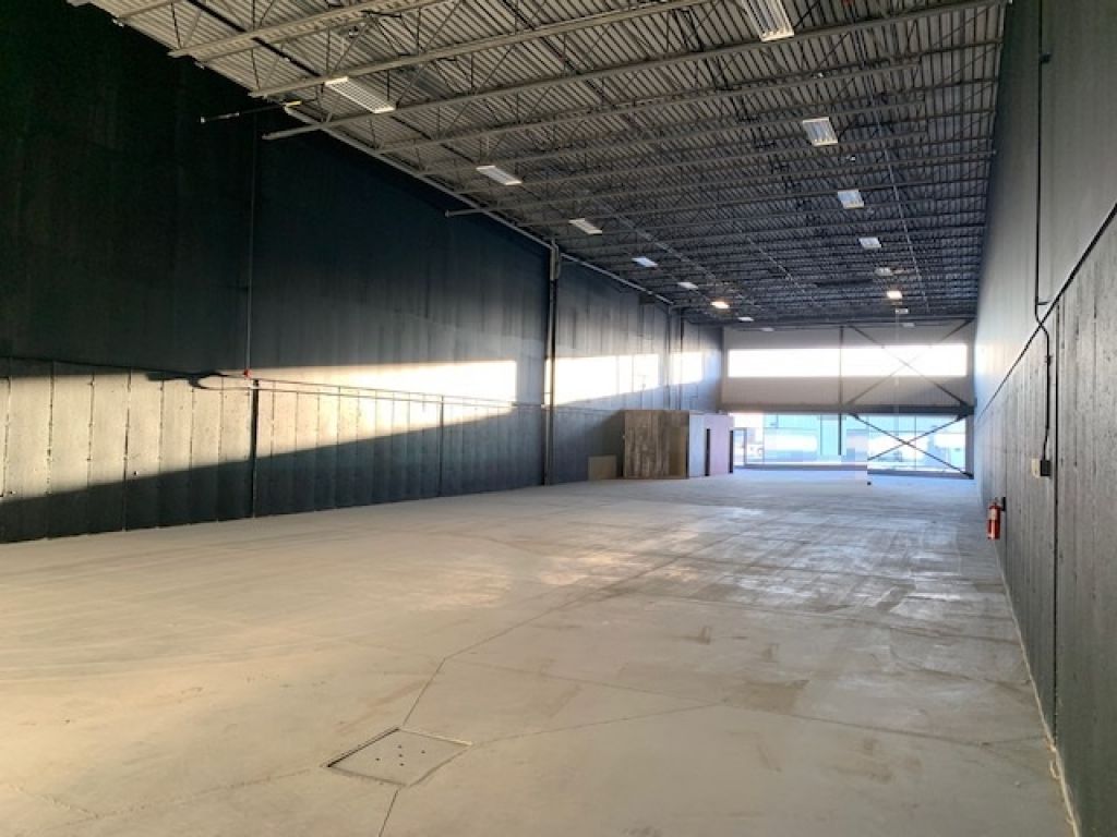 Local commercial / industriel � louer 6000, 9000 et 15000 pi.ca�St-Mathieu-de-Beloeil   Bordure de l'autoroute