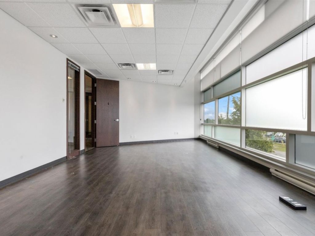 Espace bureau � louer - 20865 Ch. de la C�te N., local 200A