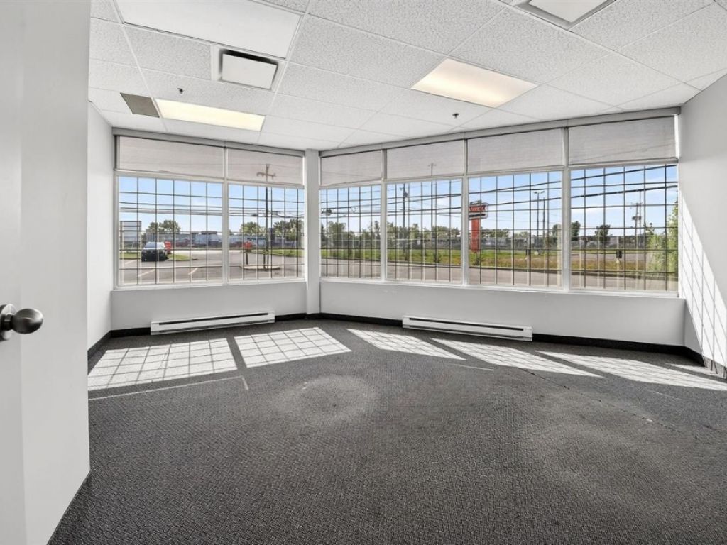 Espace bureau � louer � 4451-4479 Aut. Jean-No�l-Lavoie (A-440), local 250, Laval (Chomedey)