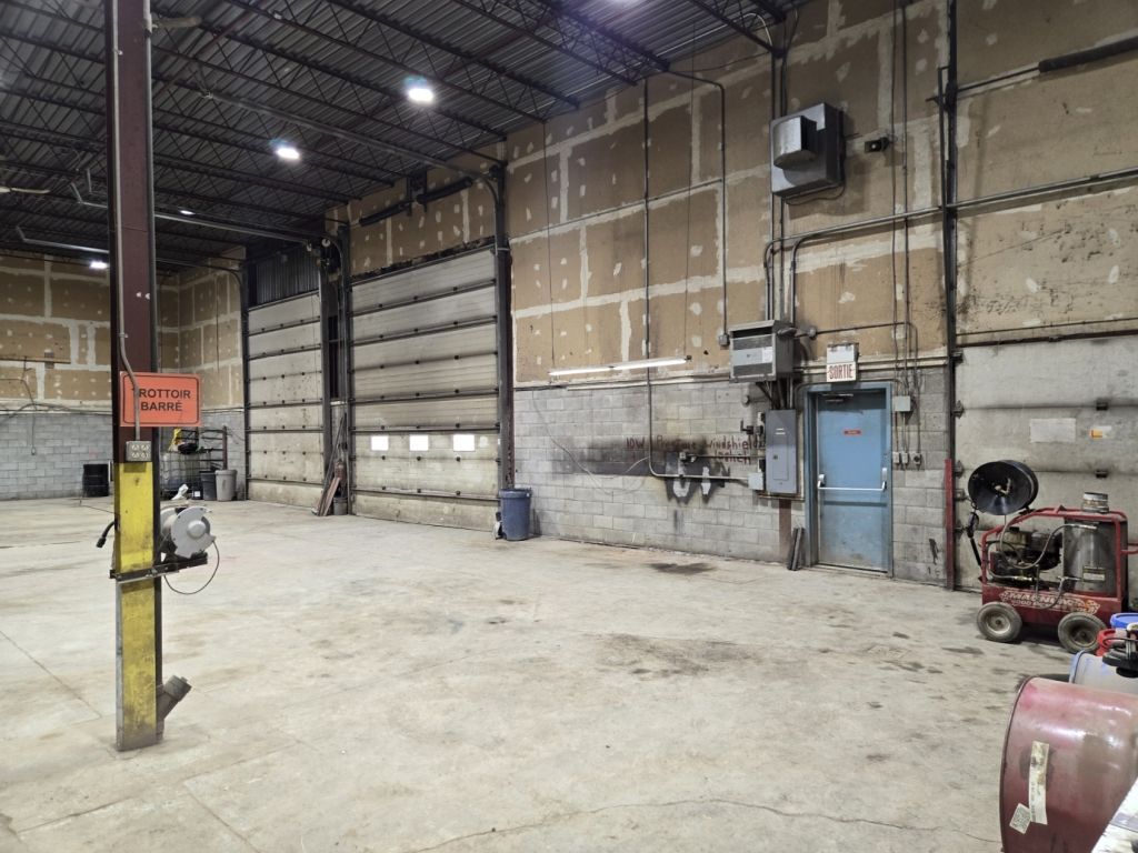 Terrain/Garage/Bureau industriel