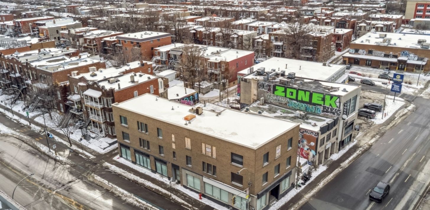 Deux superbes locaux commerciaux avec vitrine directement sur la rue. - &Agrave; louer