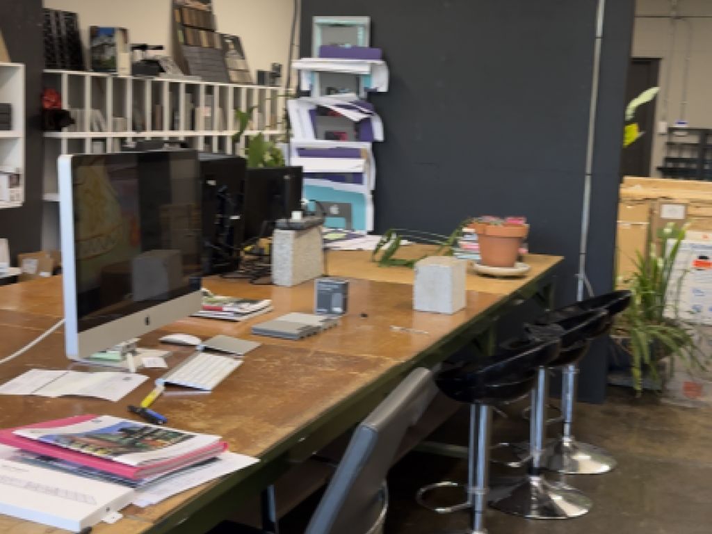 Loft / atelier / bureau lumineux -1947 pi.ca. � sous-louer