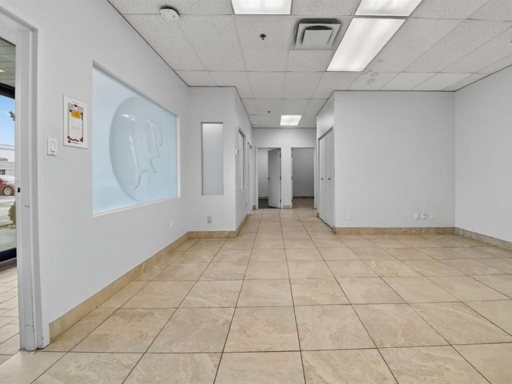 Espace industriel � louer � 1937 Rue Le Chatelier, local 1, Laval (Sainte-Rose)