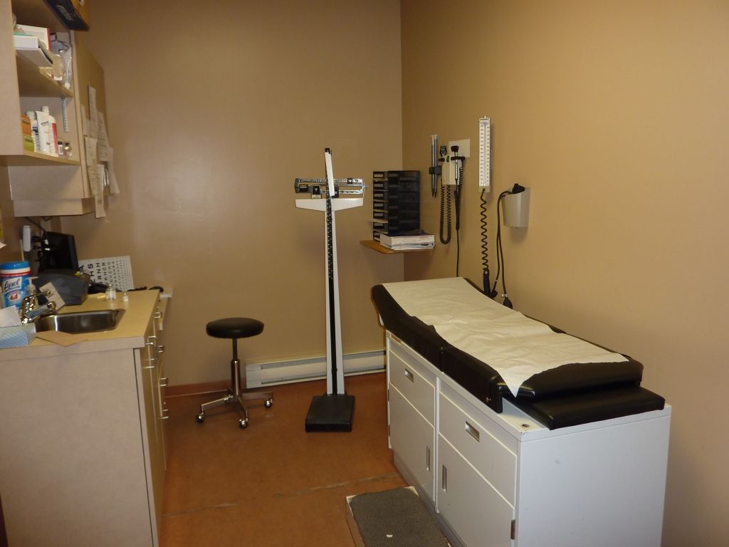 Local commercial pour d�tails, services ou bureaux. 