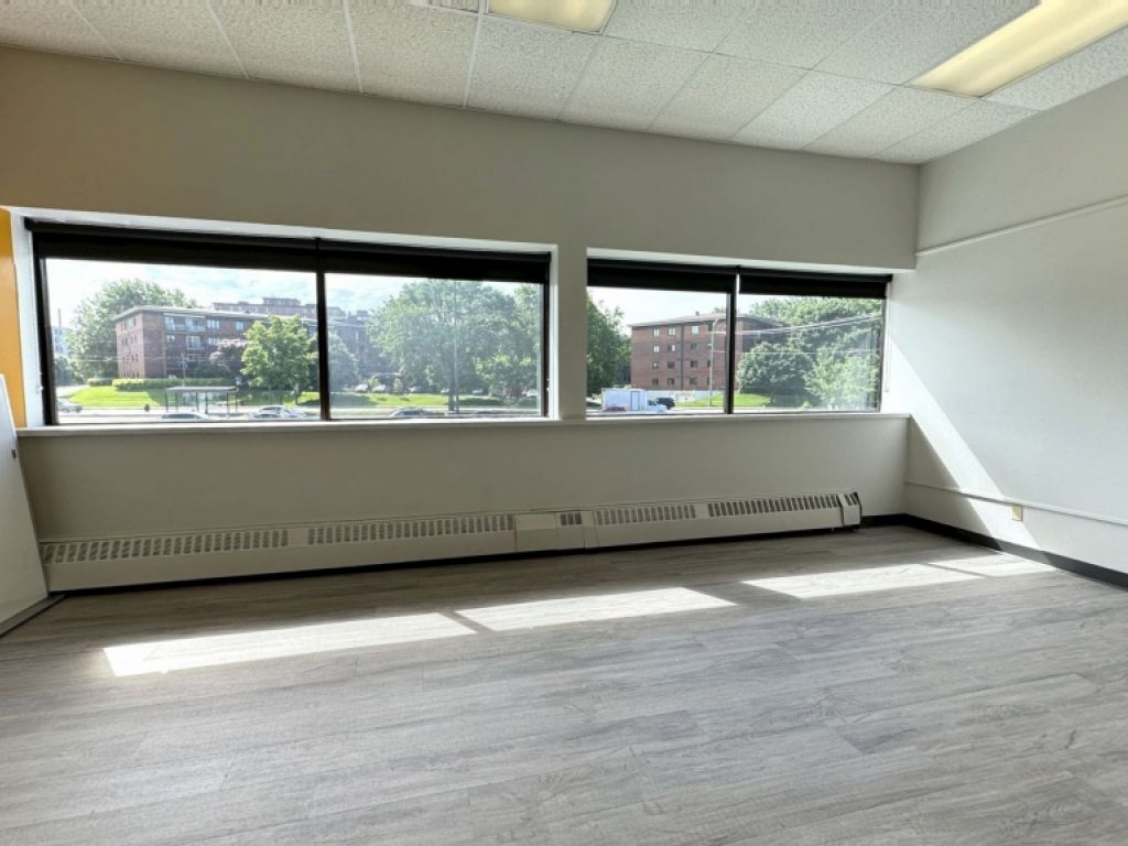 Bureau 220 - Plaza Laval � Ste-Foy