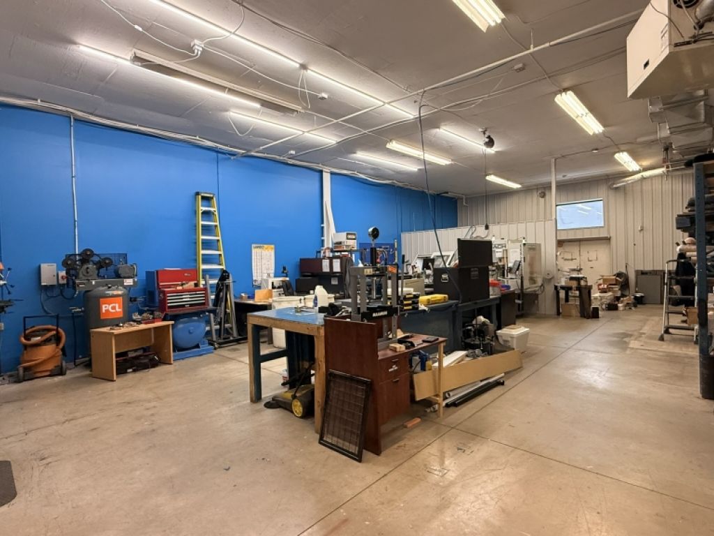 Sous-location �  Local industriel avec bureaux � L�vis