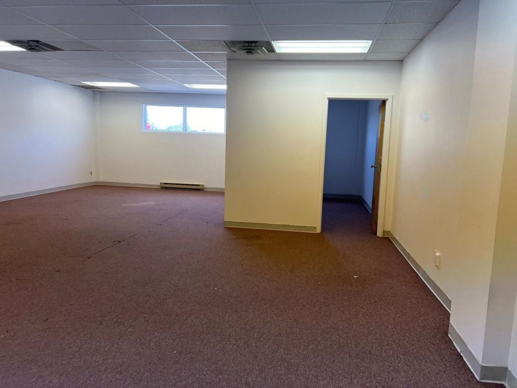 Bureau 931 pc rue Sherbrooke 625$* Montr�al Mercier