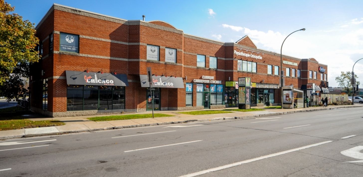 LOCAL &Agrave; LOUER AU REZ-DE-CHAUSS&Eacute;E, RUE SAUV&Eacute; COIN ACADIE 1468 PI.CA. - &Agrave; louer