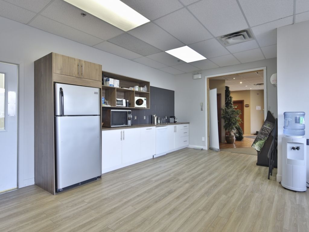 MAGNIFIQUE LOCAL INDUSTRIEL � LOUER