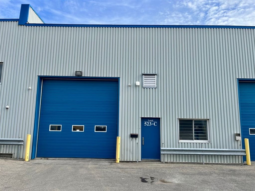 Espace industriel de �2 450 pi� � louer � 523, boul. du Cur�-Boivin, local C, Boisbriand