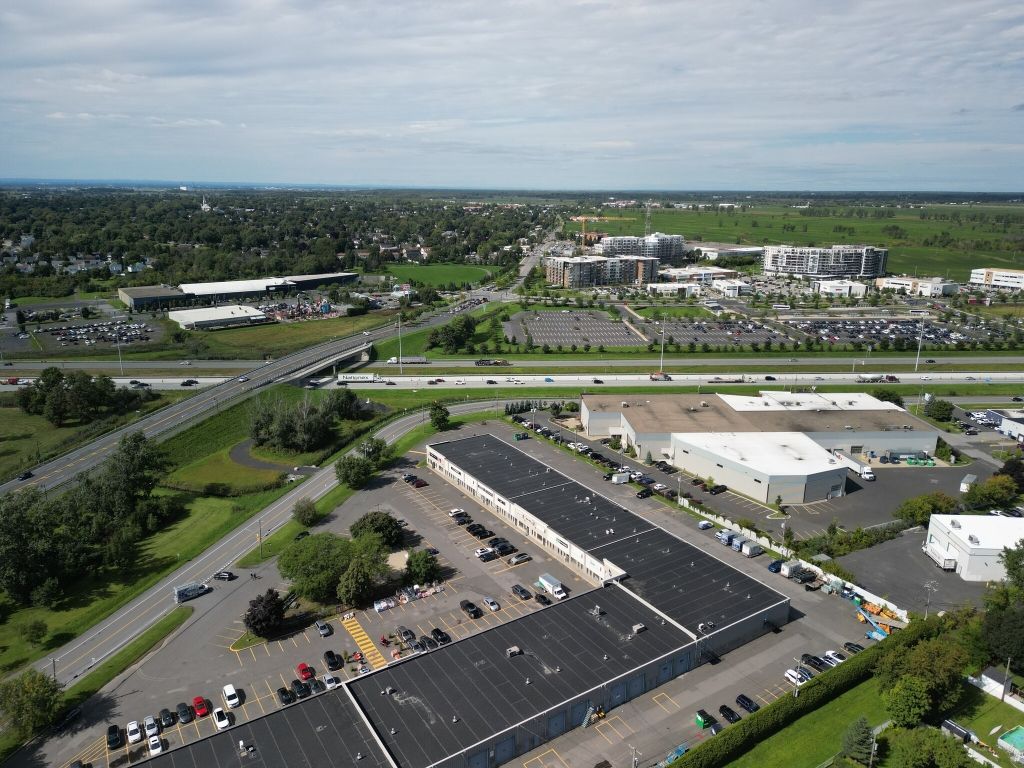 Local 4 000 pi� bureaux + entrep�t � louer, Place Nobel, Sainte-Julie