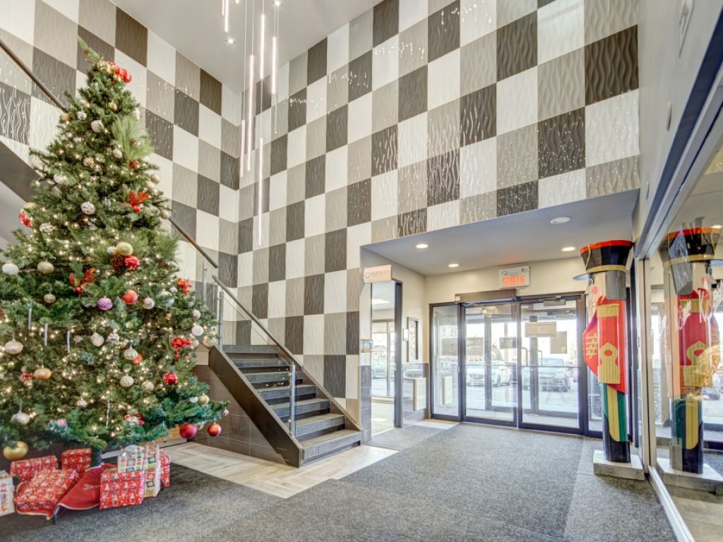 BUREAU � LOUER 654 PI.CA. SITU� AU 1435  BLVD. ST-MARTIN COIN BLVD INDUSTRIEL